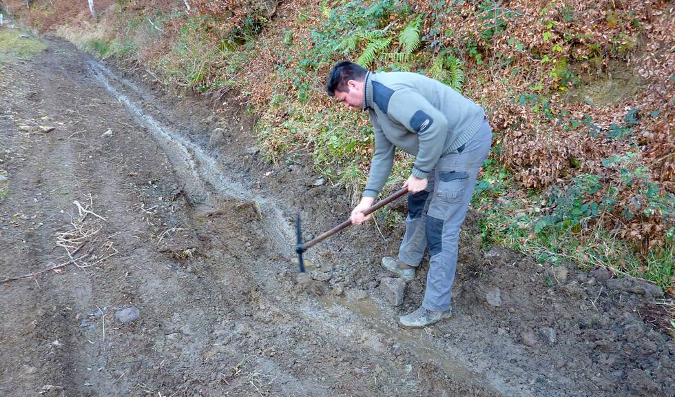 Un homme retrace le chemin de vtt au Mourtis Un homme retrace le chemin de vtt au Mourtis
